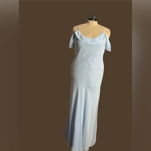 Elegant Women's Maxi Dress with Cold-Shoulder Detail - Light Blue